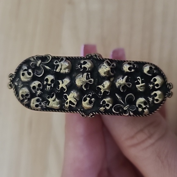 Oversized Unique Unisex Gold/Black Skull Ring - Picture 4 of 6